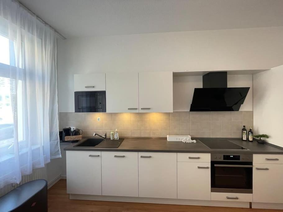 Lucky Ls03 - Vollausstattung - Zentrum - Aufzug - Grosse Kueche - 2 - Smart-tv Apartment Magdeburg